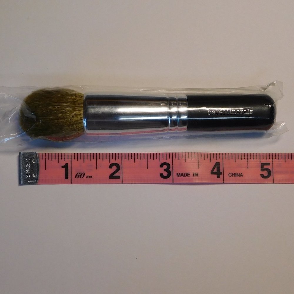 New With Tags -- NWT Bare Minerals Multi-Tasking Face Brush